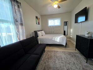 3 عدّة غرف نوم ومكتب ومكواة/لوح كي وسرير سفر