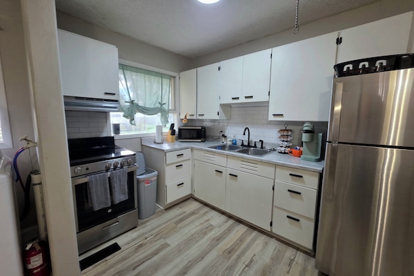 Fridge, microwave, oven, stovetop