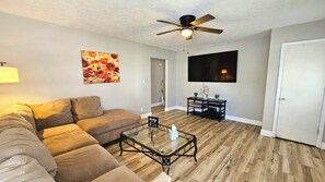 تلفزيون ذكي، كرة قدم الطاولة، تنس طاولة، كُتُب