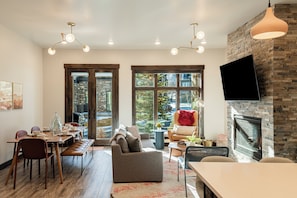 TV, fireplace