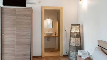 1 dormitori, planxa i posts de planxar, wifi gratuïta i roba de llit