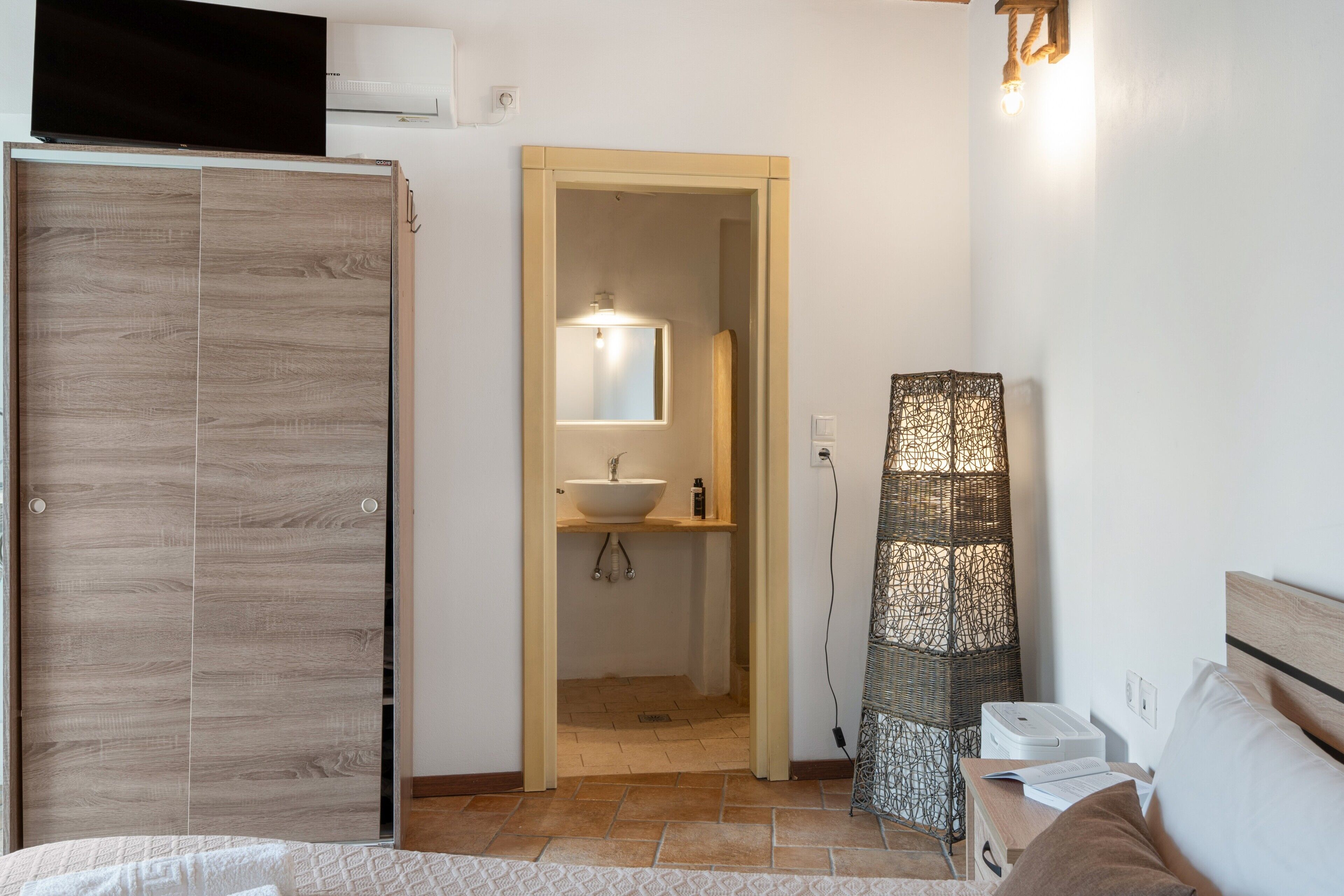 1 dormitorio, tabla de planchar con plancha, wifi gratis y ropa de cama