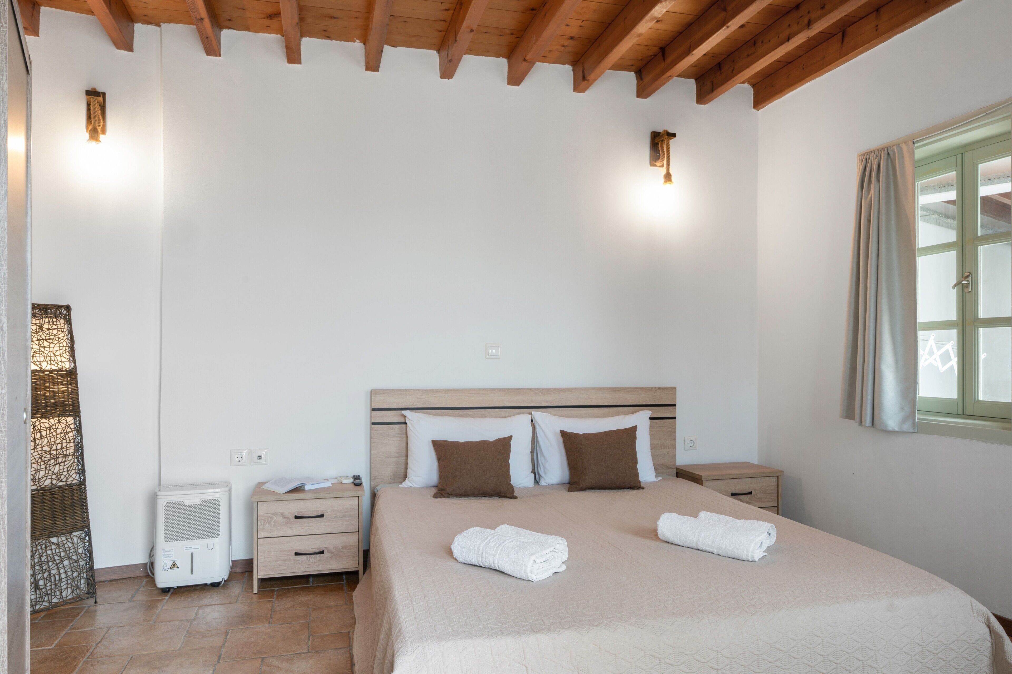 1 habitación, tabla de planchar con plancha, wifi gratis y ropa de cama 