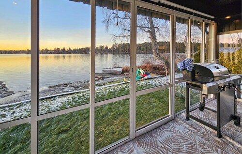 Amazing home in Spydeberg with WiFi