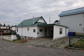 Exterior - The Core Shack - Cozy Home Centrally Located (Kirkland Lake)