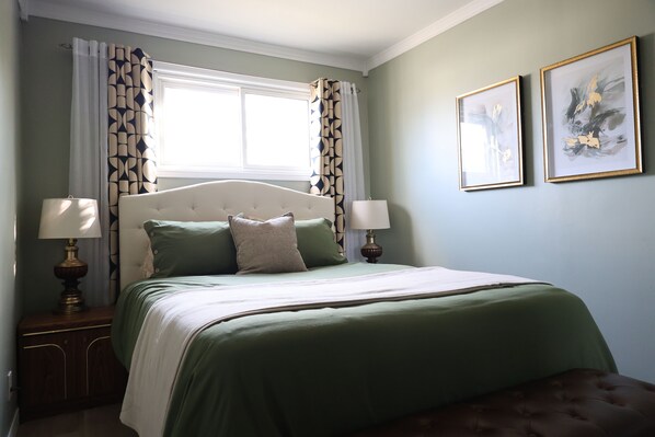 3 habitaciones, tabla de planchar con plancha, wifi y ropa de cama 