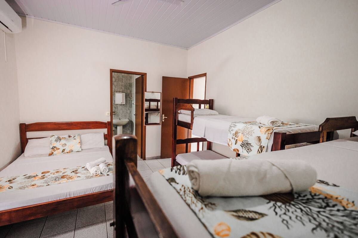 Suite Deluxe, balcone, vista mare parziale | 1 camera, Wi-Fi gratuito
