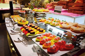 Free daily buffet breakfast