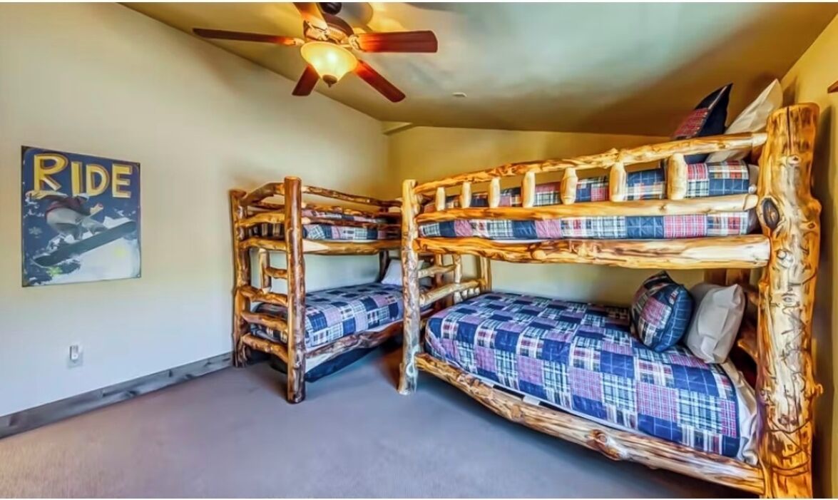 5 habitaciones, tabla de planchar con plancha y cuna de viaje 