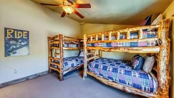 5 habitaciones, tabla de planchar con plancha y cuna de viaje