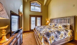 5 dormitorios, tabla de planchar con plancha, cuna de viaje