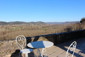 Outdoor dining - La Belle Mondane, in Dordogne – Périgord Noir (STE MONDANE)