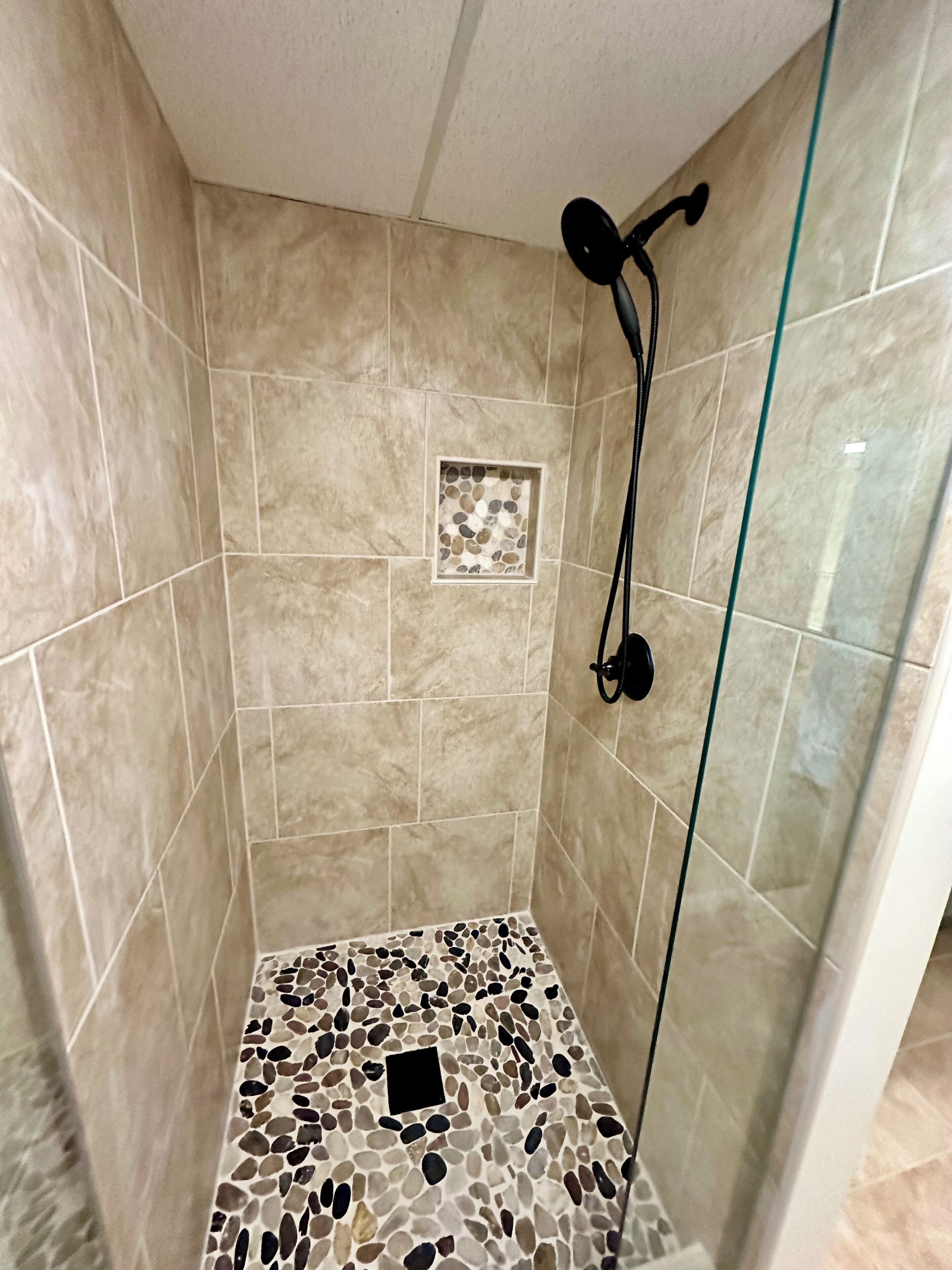 Dusche, Handtücher, Toilettenpapier