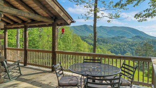 Mountain Top Cabin! Hot tub + Fireplace + Dog Friendly