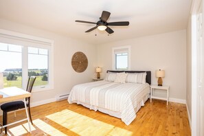 6 bedrooms, desk, iron/ironing board, travel cot