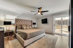 4 bedrooms, iron/ironing board, WiFi, bed sheets - 6 Bed - Swimming Pool - Hot Tub - Prime Location (Irving)