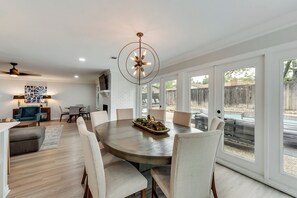 Dining - 6 Bed - Swimming Pool - Hot Tub - Prime Location (Irving)