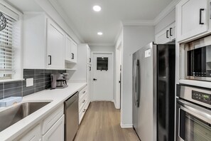 Private kitchen - 6 Bed - Swimming Pool - Hot Tub - Prime Location (Irving)