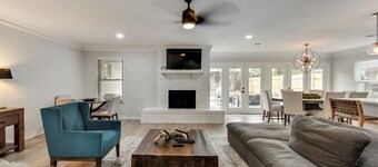 6 Bed - Swimming Pool - Hot Tub - Prime Location