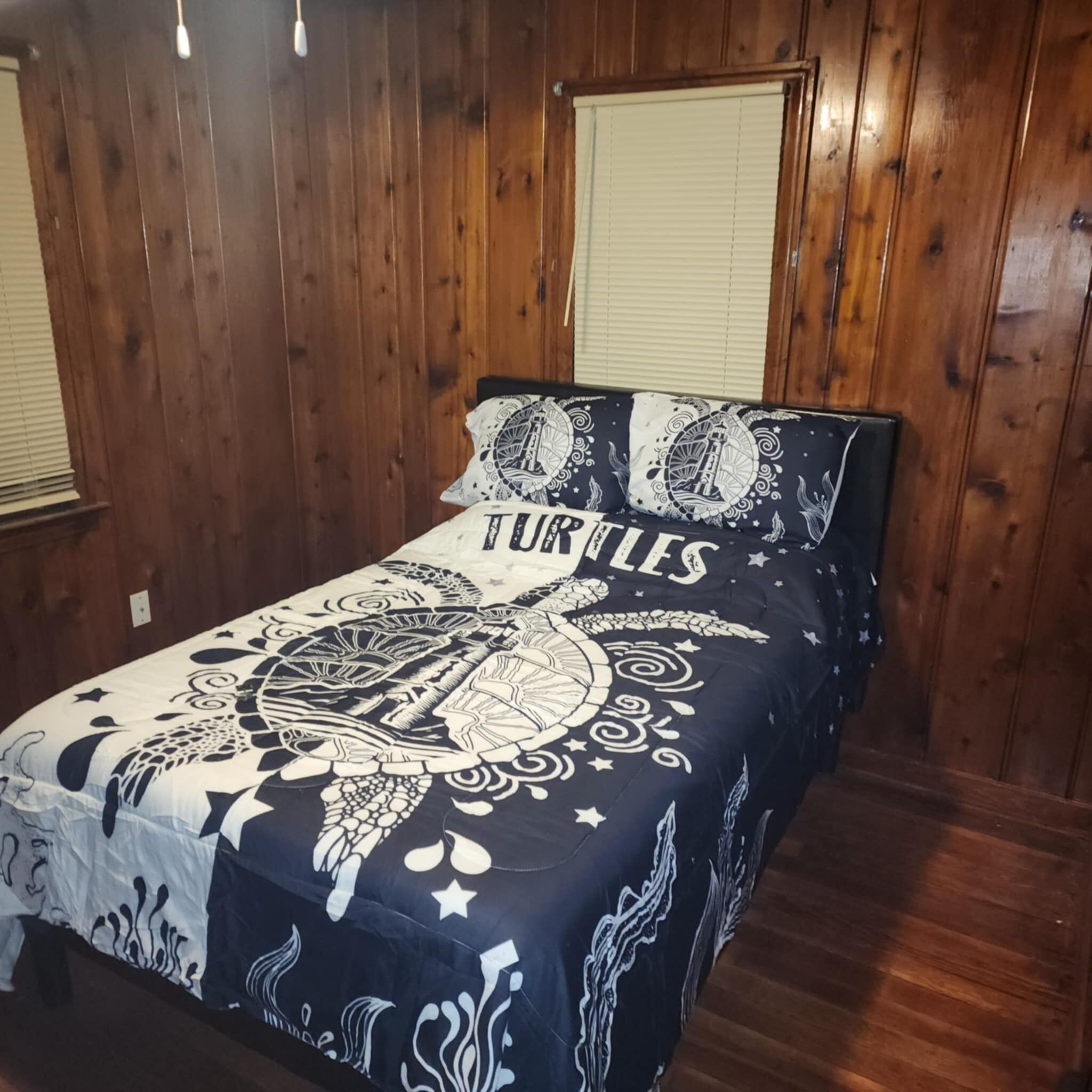 2 عدّة غرف نوم وواي فاي مجانًا وملاءات أسرّة