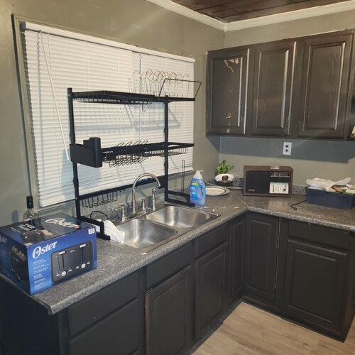 2-bedroom house with WiFi in Harrison. Sleeps 6. 