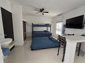 1 室のベッドルーム、アイロン / アイロン台、WiFi、ベッドシーツ