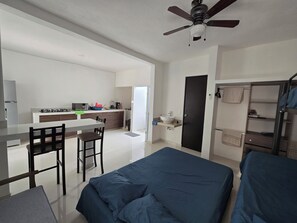 1 室のベッドルーム、アイロン / アイロン台、WiFi、ベッドシーツ