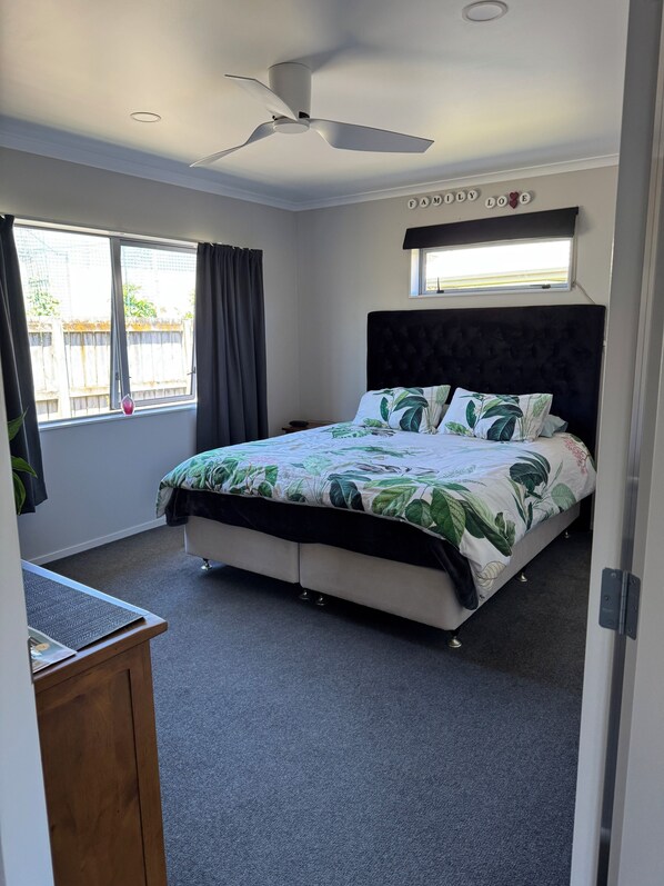 4 bedrooms, WiFi, bed sheets