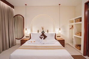 Luxury Villa, Pool View | In-room safe, desk, laptop workspace, iron/ironing board - Luxury Noah Villa (Kuta)