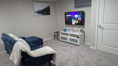 Cozy Oasis : Your Home Away from Home
