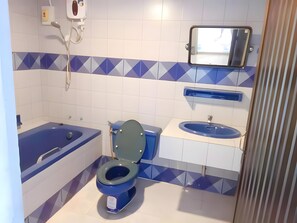 King Room | Bathroom - Mitr inn Phuket Old town (Phuket)