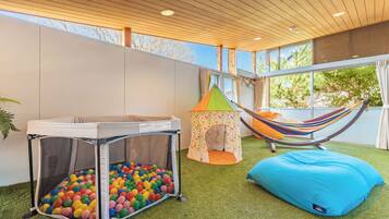 Large detached house with relaxation room, Smoking | Free WiFi