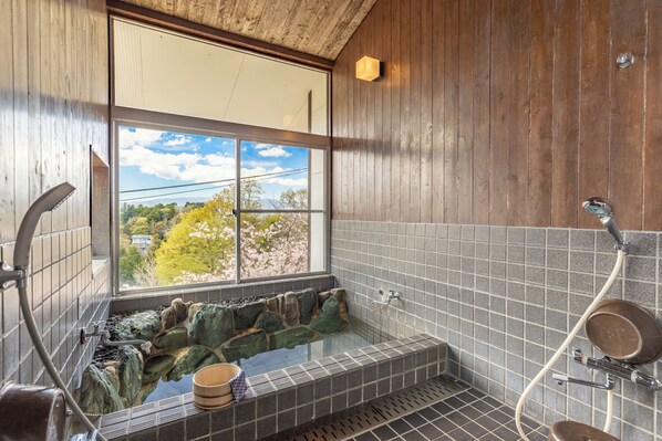 Luxury Villa, 3 Bedrooms, Smoking, Mountain View (with Panromantic View Bath) | Bilik Mandi