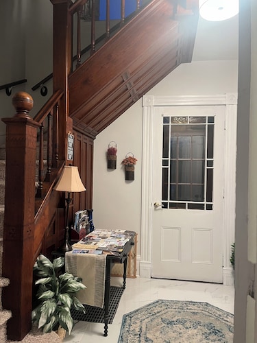 Stunning 4-bedroom house with AC and WiFi in the quaint town of Hammondsport