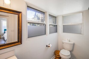 Towels, soap, toilet paper - Chic & Cozy 3BR 2BA Home - Heart of GNV! (Gainesville)