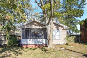 Exterior - Chic & Cozy 3BR 2BA Home - Heart of GNV! (Gainesville)