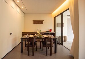 Villa, 2 Schlafzimmer, eigener Pool, Gartenblick | Eigene Küche | Mini-Kühlschrank, Herdplatte, Wasserkocher mit Kaffee-/Teezubehör