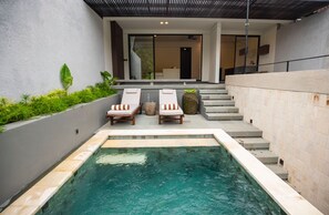 Villa, 2 chambres, piscine privée, vue sur le jardin | 1 chambre, minibar, coffre-fort, bureau