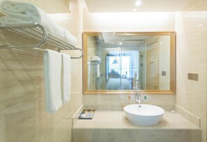 Comfort Double or Twin Room, Private Bathroom | Bathroom | Shower, hair dryer, towels, soap - Carp Hao International Hotel (Xiangtan)