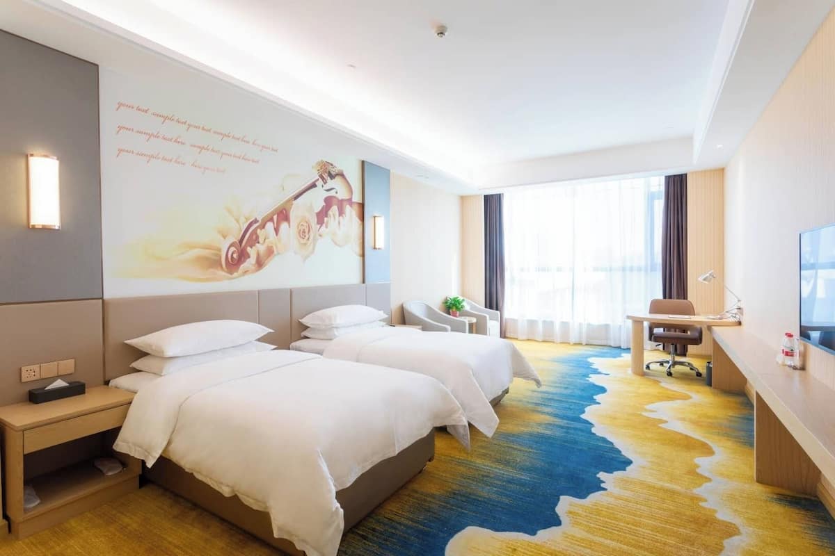 Comfort Double or Twin Room, Private Bathroom | Meja, ruang kerja komputer riba, Wi-fi percuma