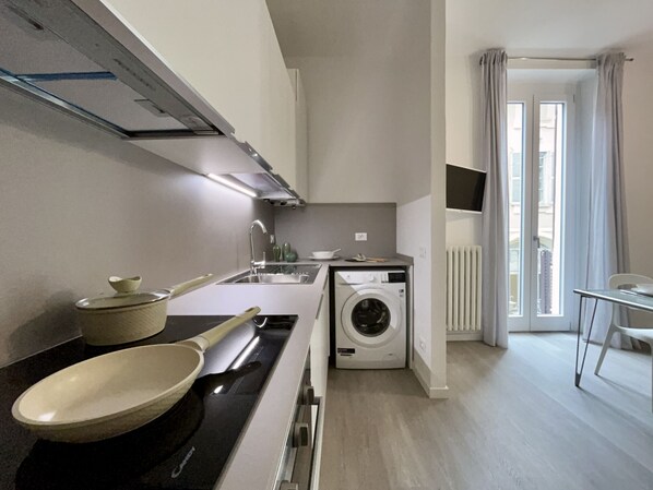 Refrigerador, horno, lavavajillas, cafetera/tetera