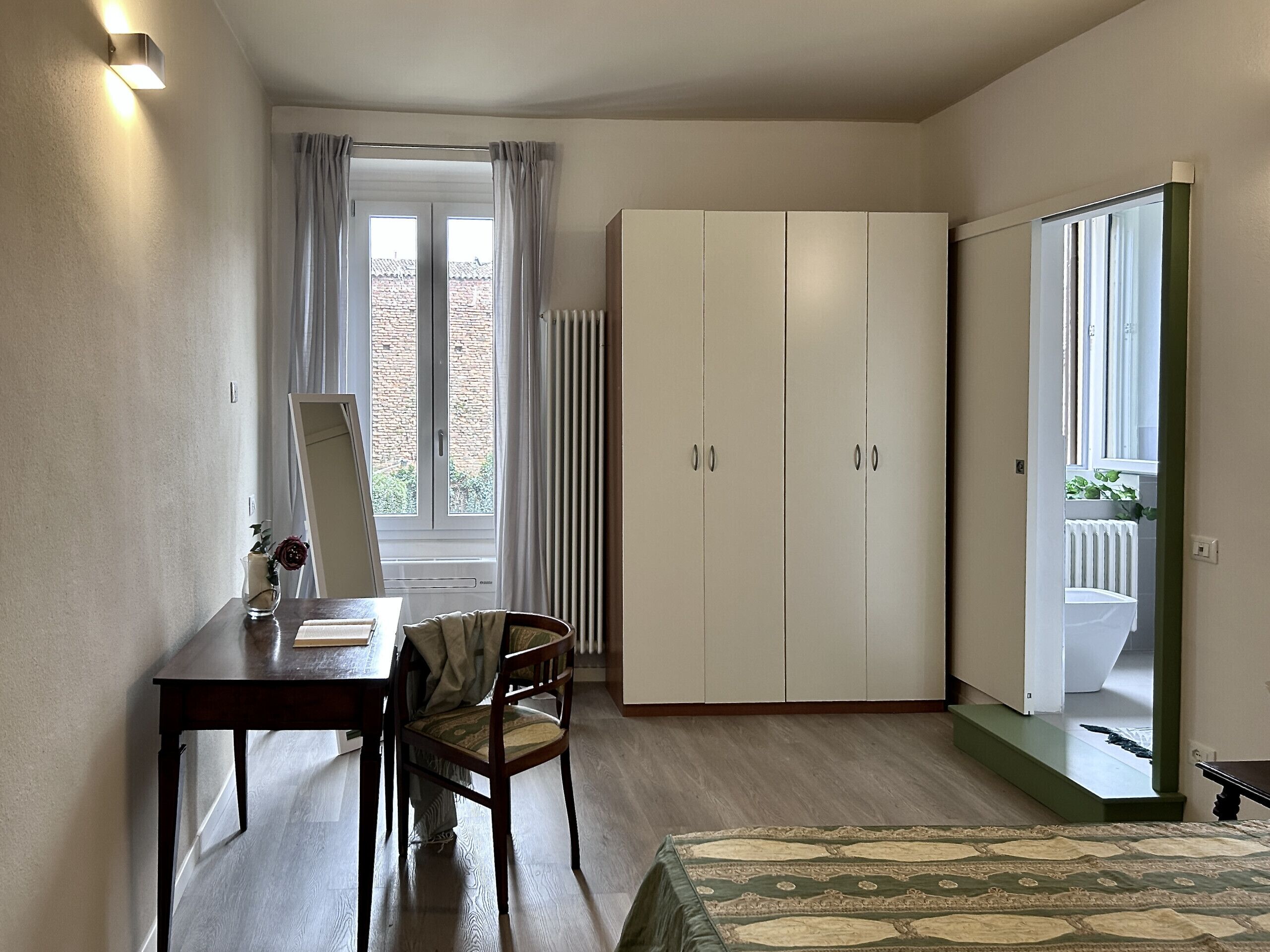 Bügeleisen/Bügelbrett, kostenloses WLAN, Bettwäsche