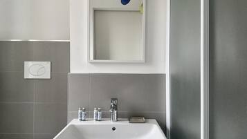 Doccia, asciugacapelli, asciugamani