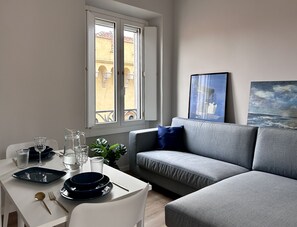 TV - SUITE ORIONE (Pavia)