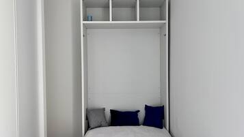 Iron/ironing board, free WiFi, bed sheets