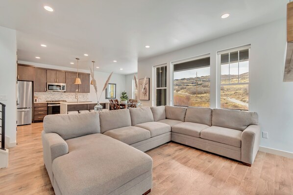 Smart TV, fireplace - Spacious 4 bedroom townhome in Park City with private Hot Tube (Hideout)