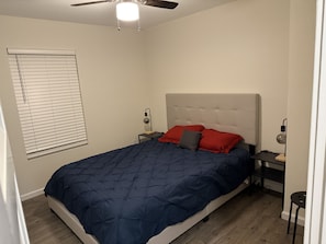 2 bedrooms, desk, iron/ironing board, WiFi