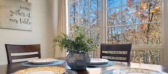 Mulligan Manor: Golf - Bike - Play - Private Hot Tub - Pet Friendly