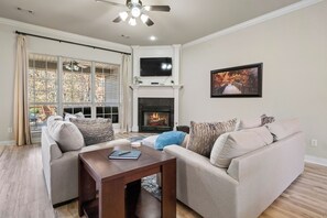 Smart-TV, peis og bordtennis