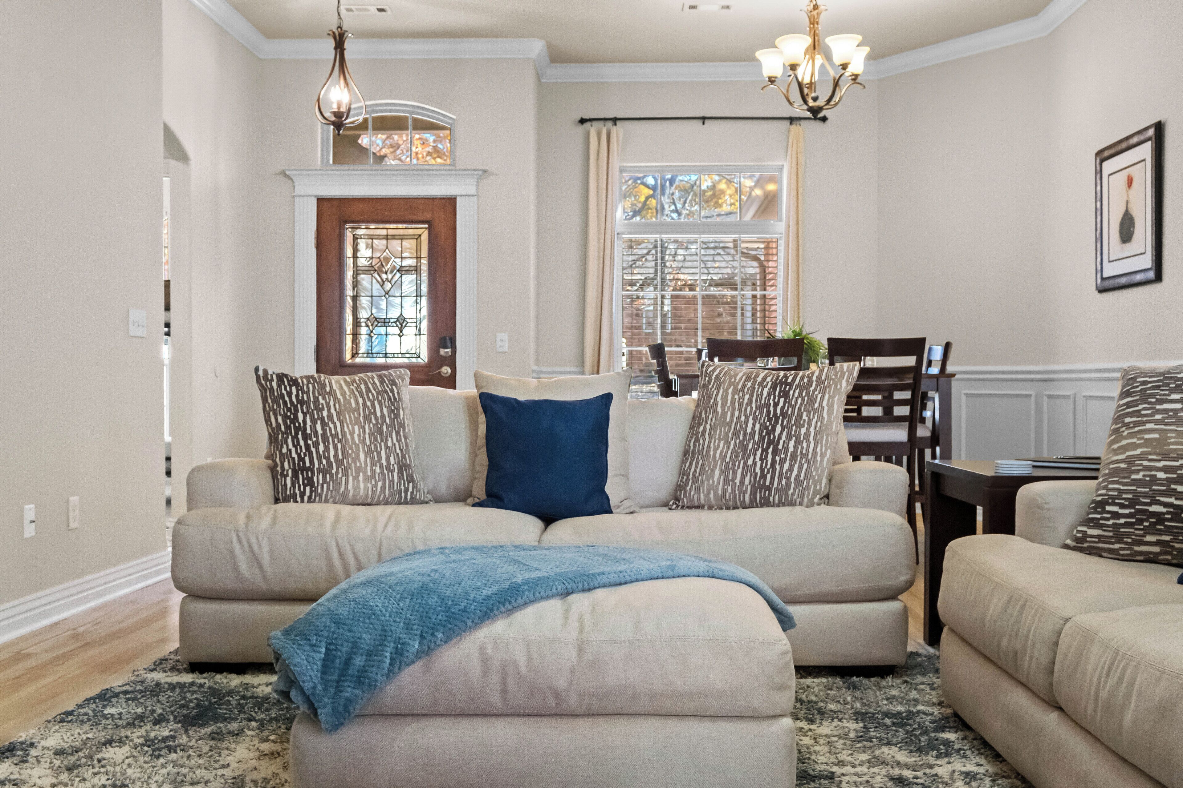 Smart TV, fireplace, table tennis